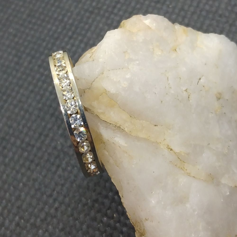 Round sheen brilliant crystal halo ring size 6